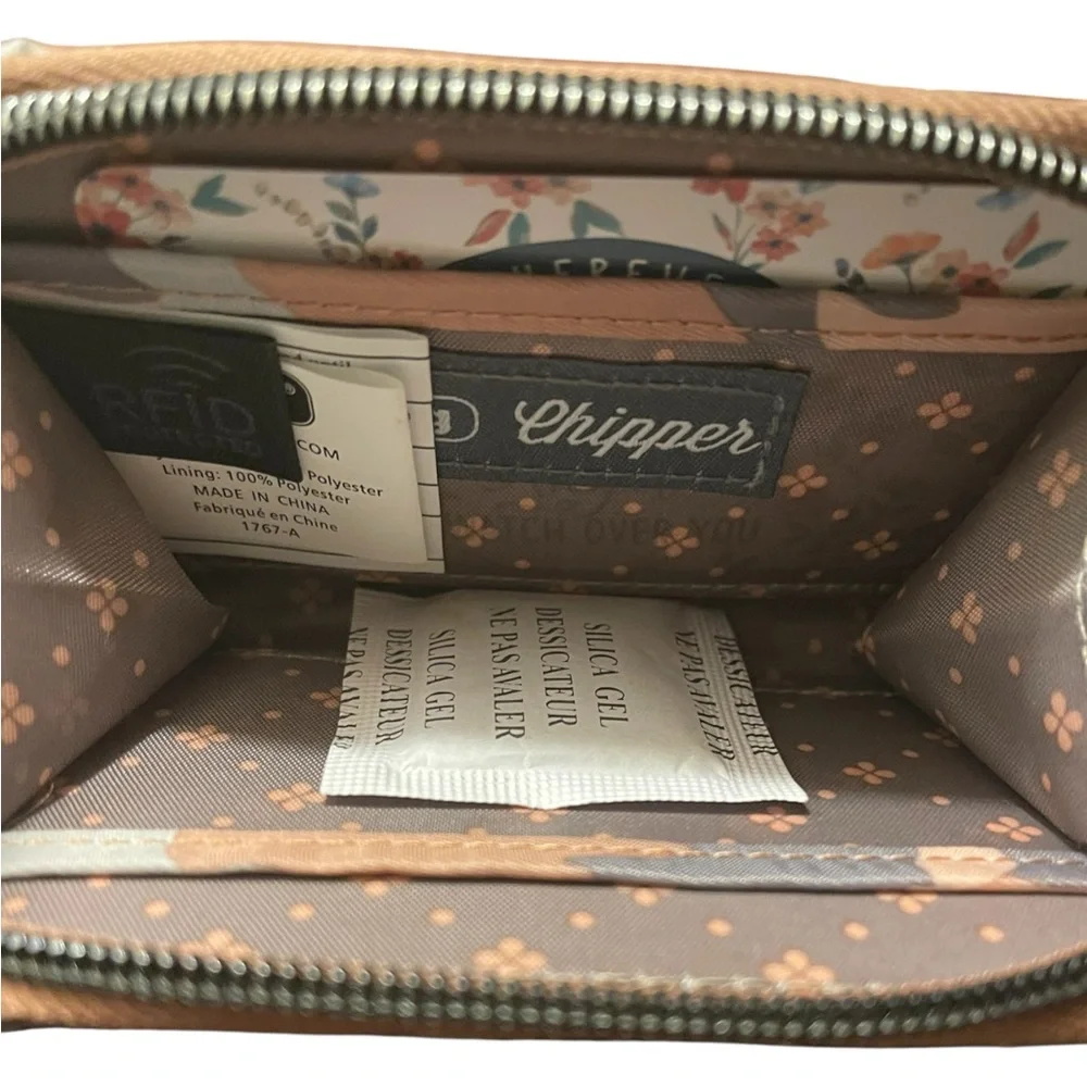 LUG CHIPPER CM ROSE WRISTLET WALLET
